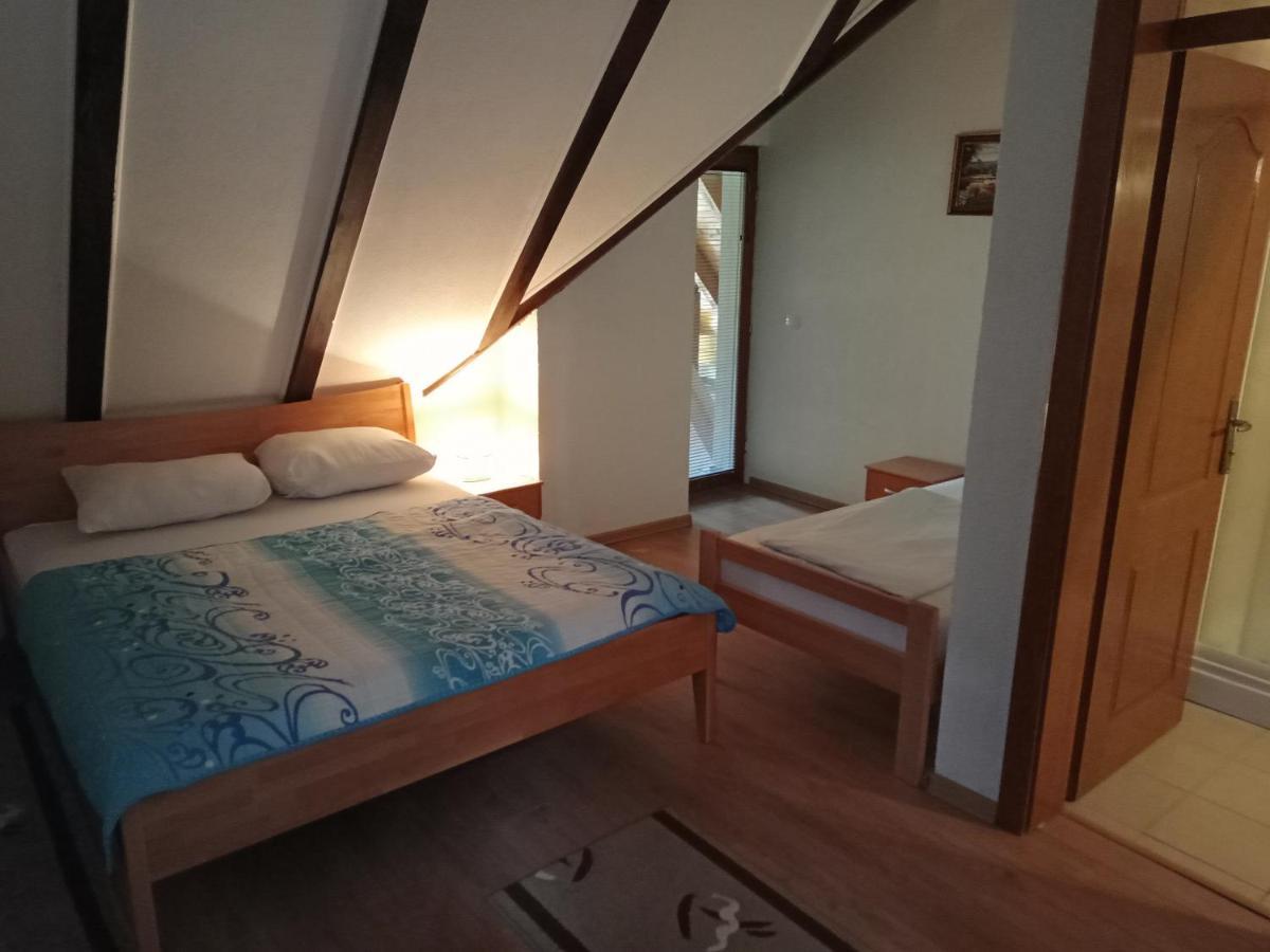 ホテル Prenociste/Restoran Lovac Bihać エクステリア 写真