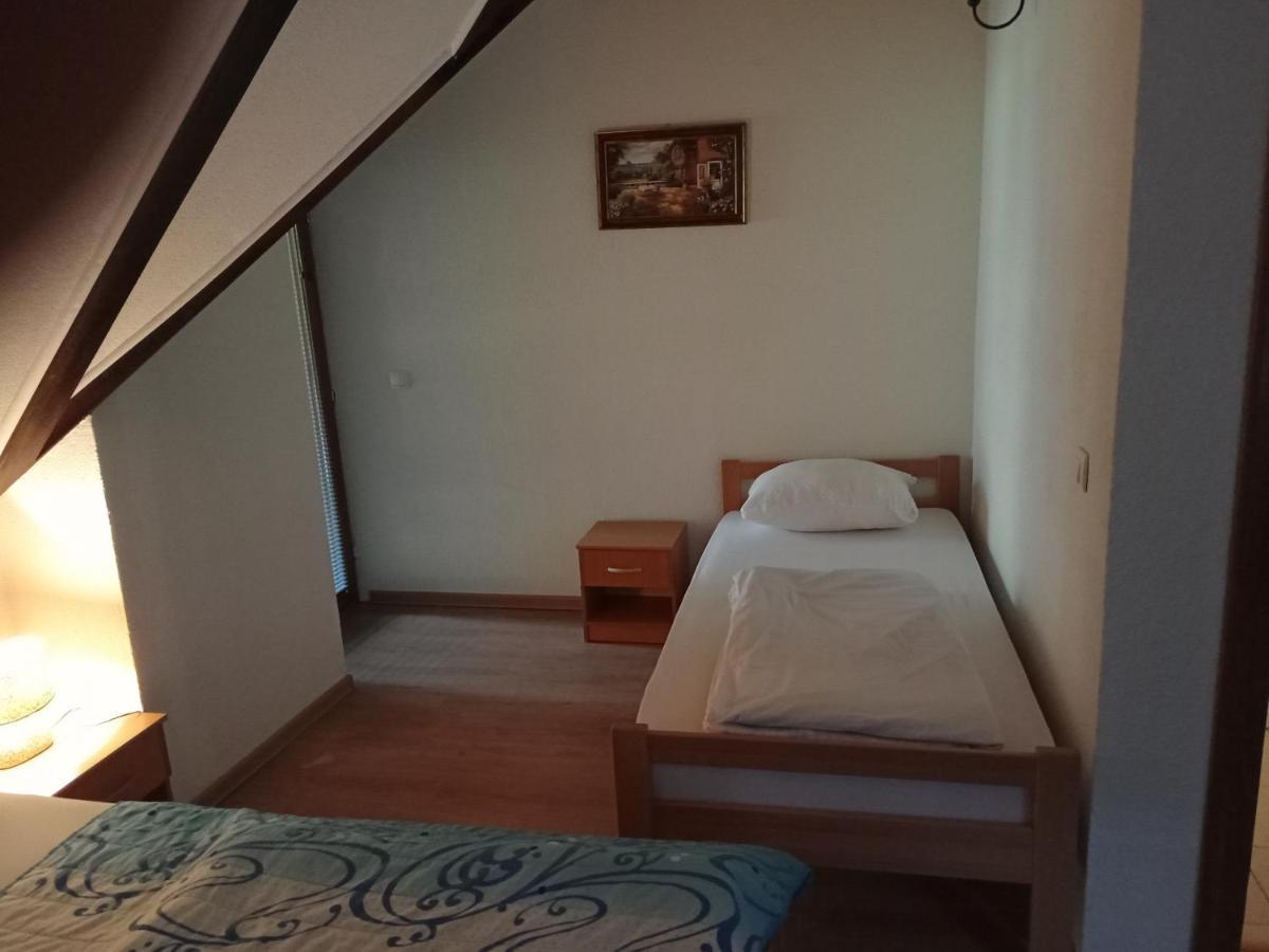 ホテル Prenociste/Restoran Lovac Bihać エクステリア 写真