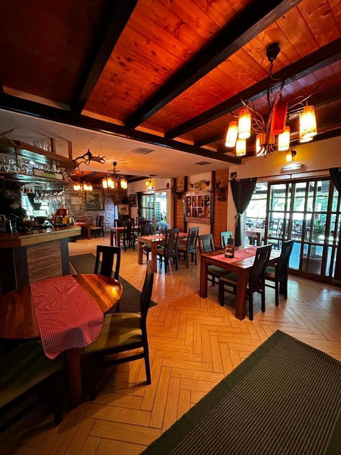 ホテル Prenociste/Restoran Lovac Bihać エクステリア 写真